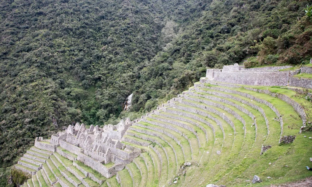 Wiñay Wayna visto desde arriba en el Camino Inca de un día
