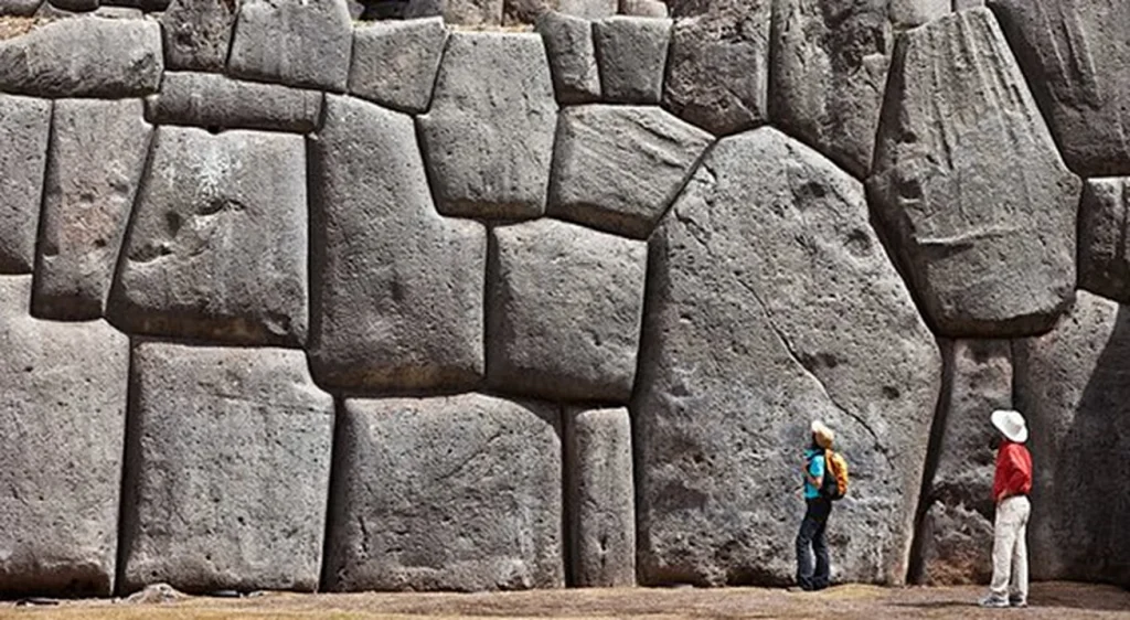 Muros incas de piedra en Sacsayhuamán, Cusco