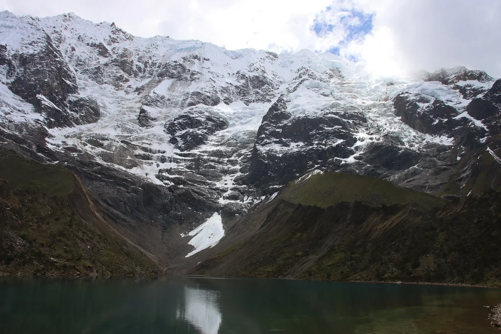 Laguna Humantay y los glaciares de la montaña Humantay
